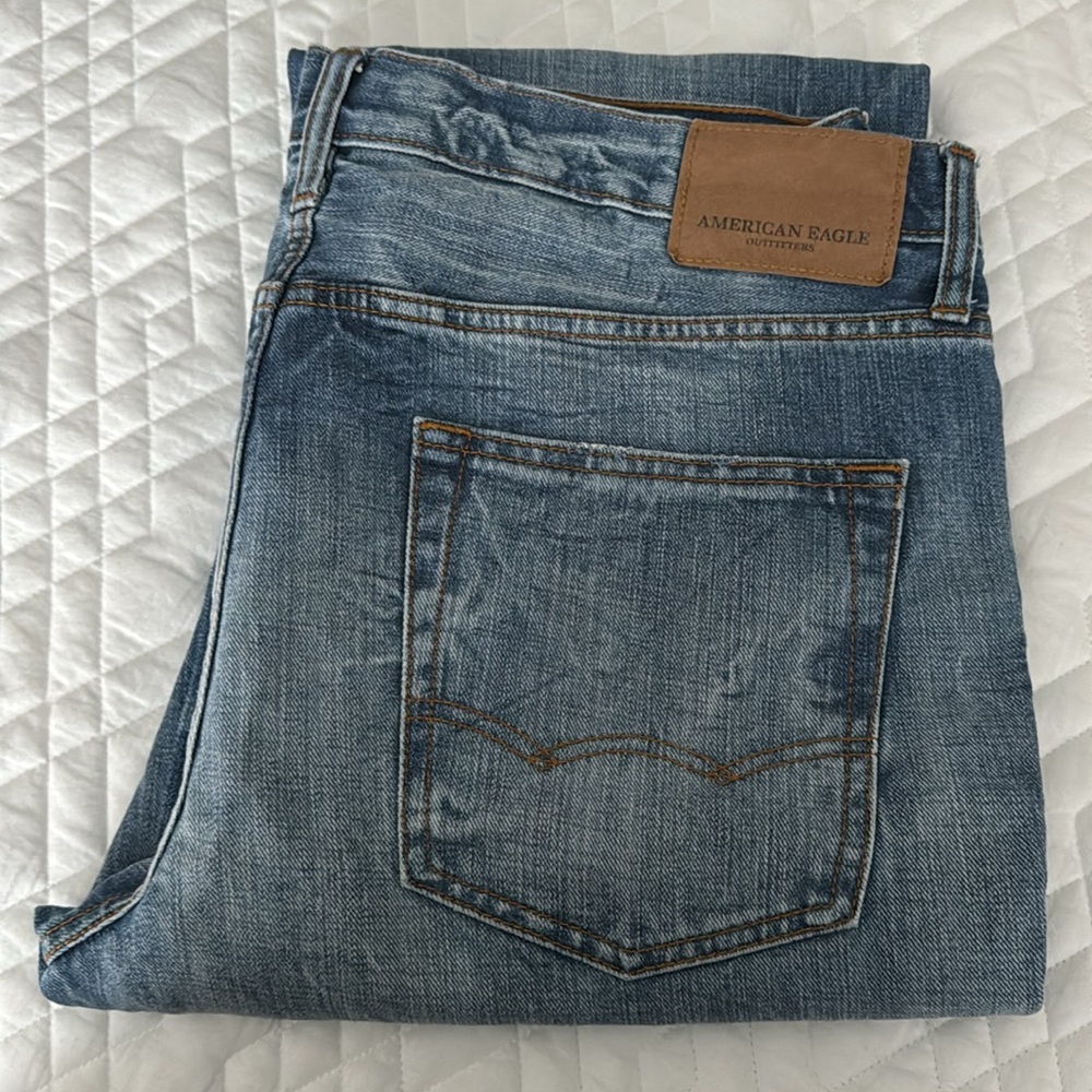 AE Men’s 34 x 32 Original Straight Jeans. EUC wore twice